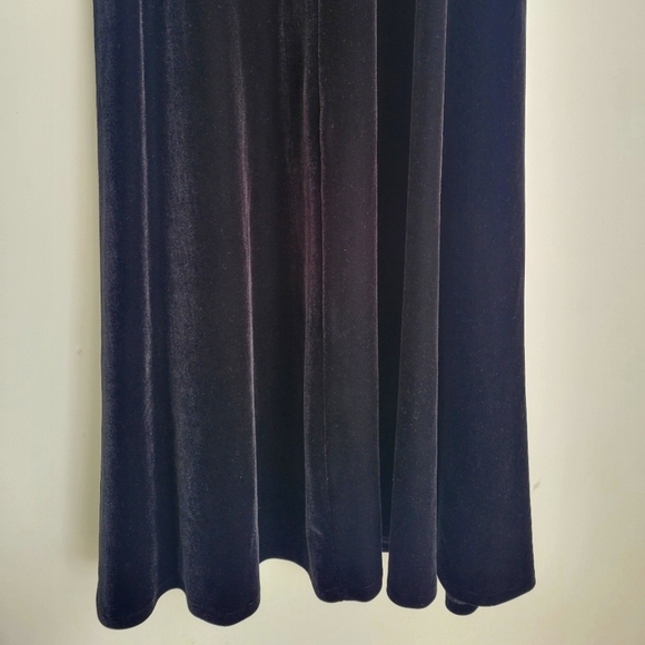 Dance Sophisticates maxy velvet dress in black. Size 36R - Picture 3 of 11